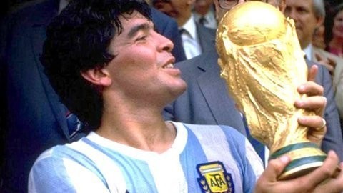 Maradona trốn thuế hơn 1.000 tỷ